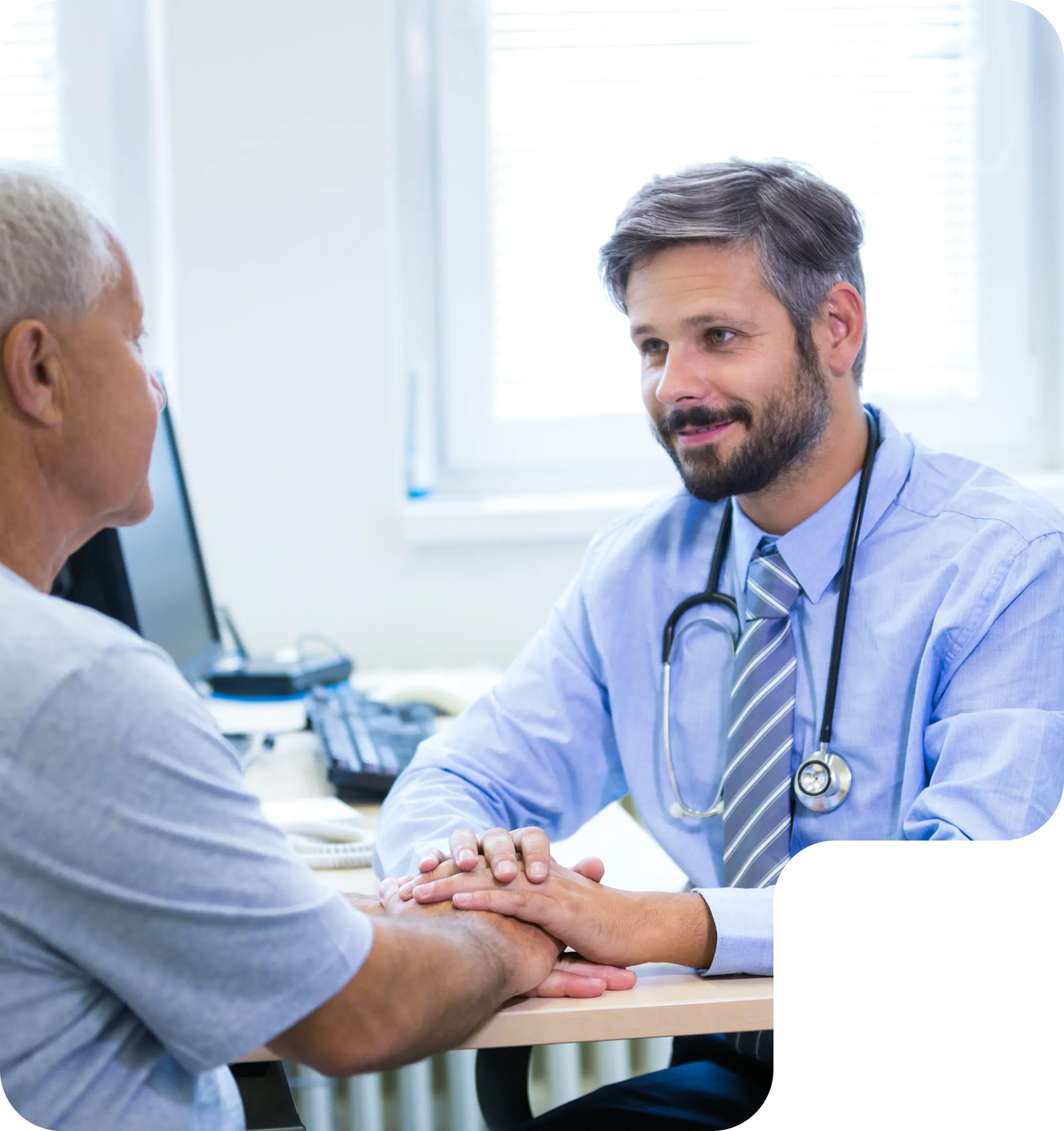 طبيب علاج طبيعي مع مريض